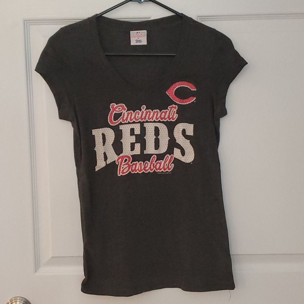 Cincinnati reds v neck shirt